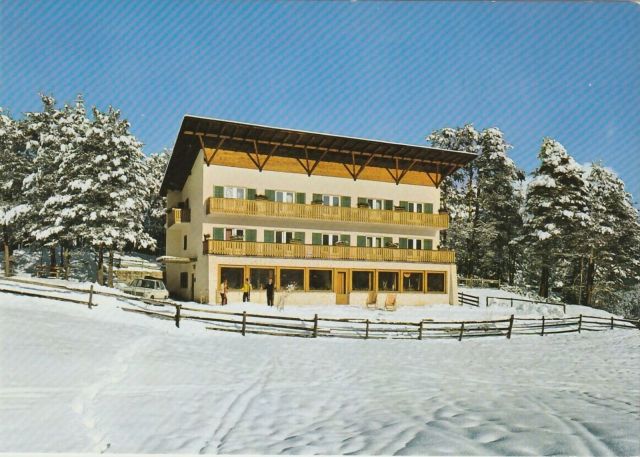 Image: Skiing in Val Badia